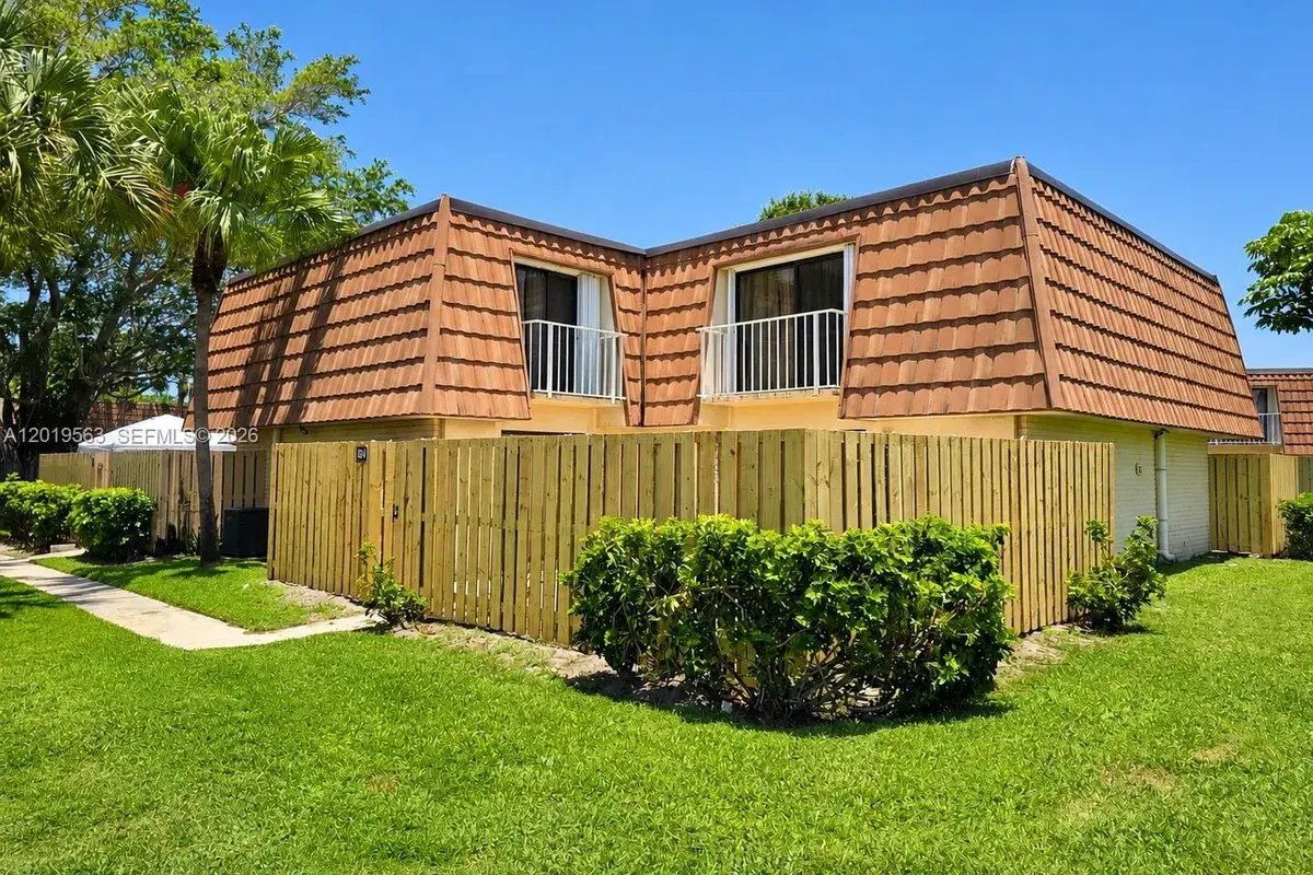 824 Blue Ridge Cir, West Palm Beach FL 33409