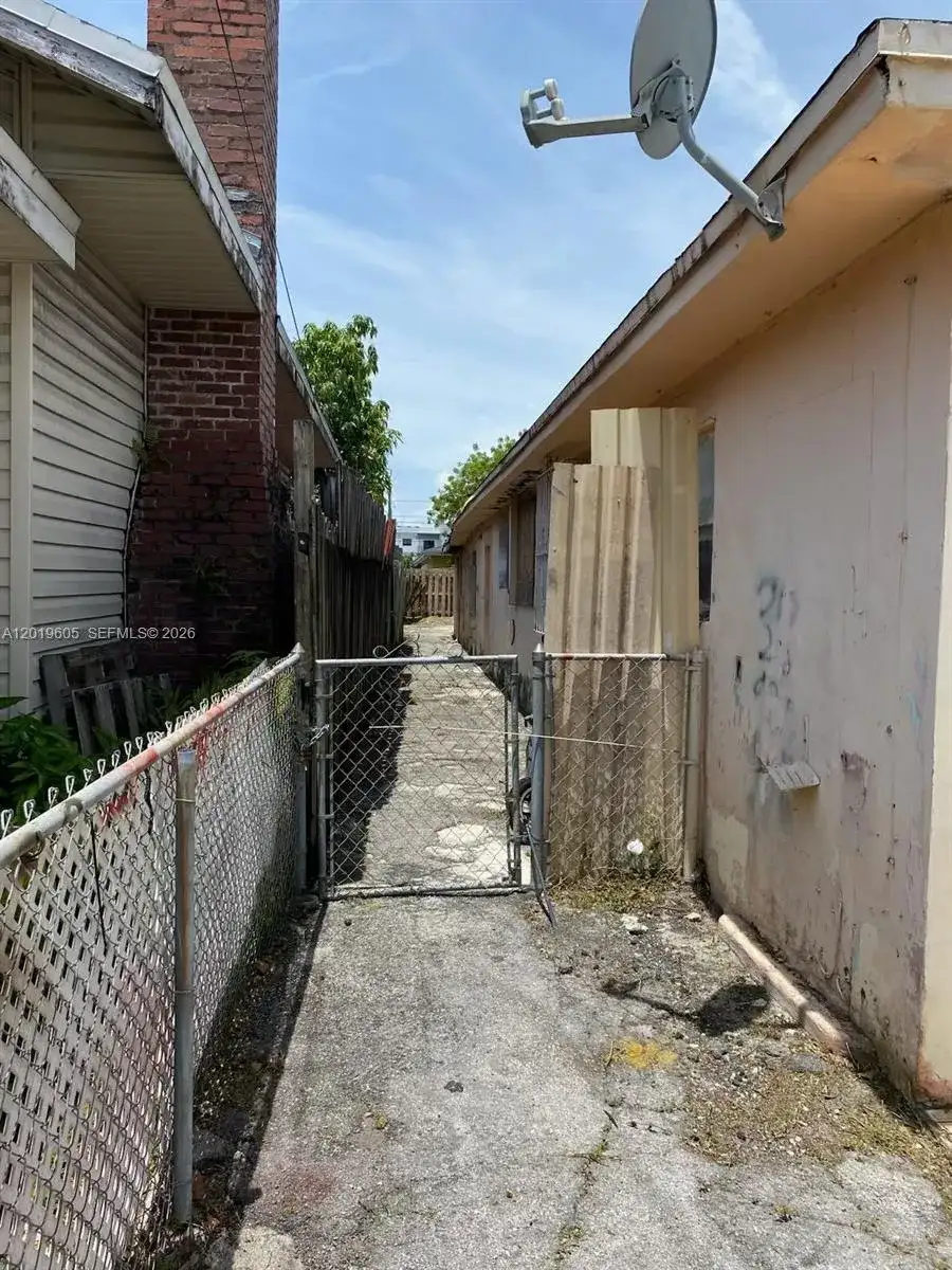 2640 NW 23rd Ct, Miami FL 33142 photo 5
