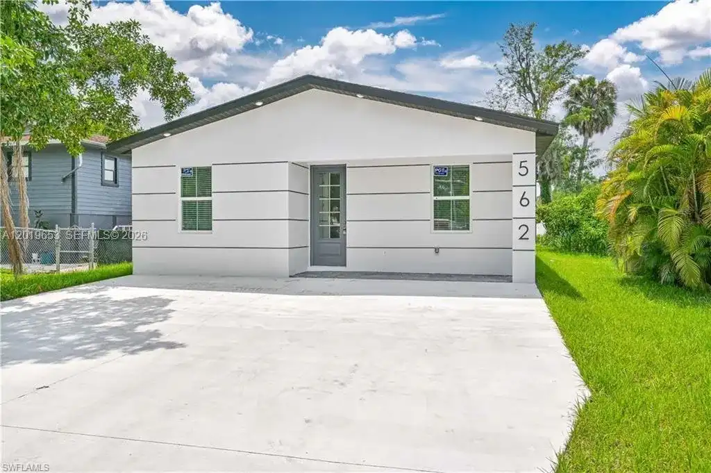 2223 Carver Ave, Other City - In The State Of Florida FL 33916