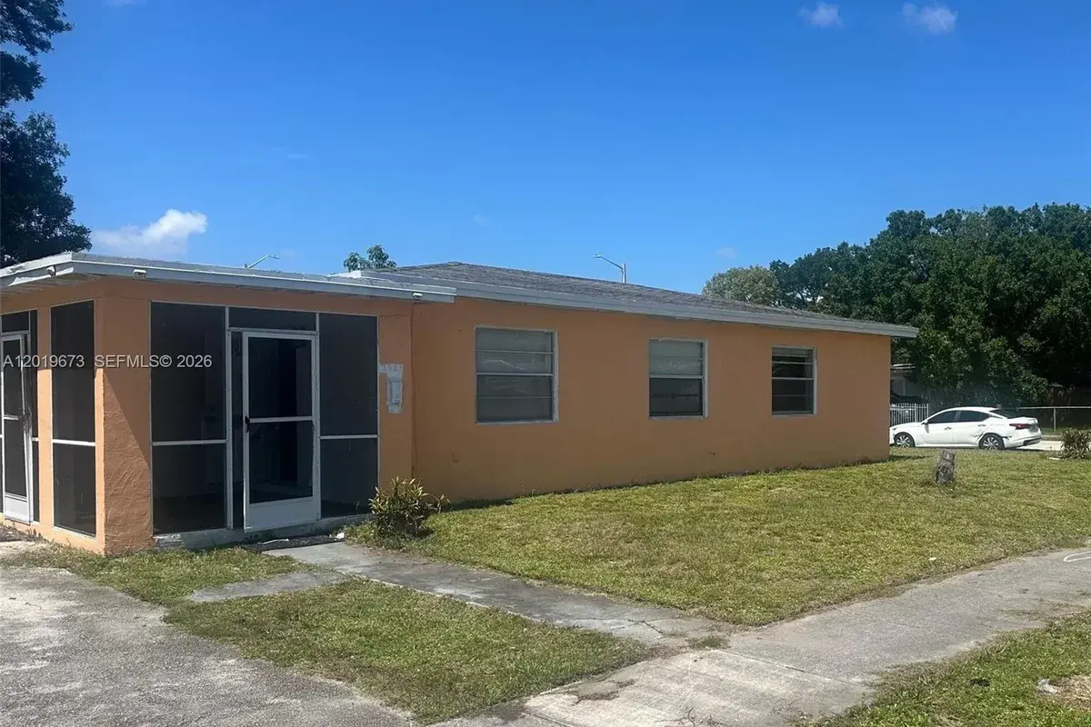 2925 NW 5th St, Fort Lauderdale FL 33311