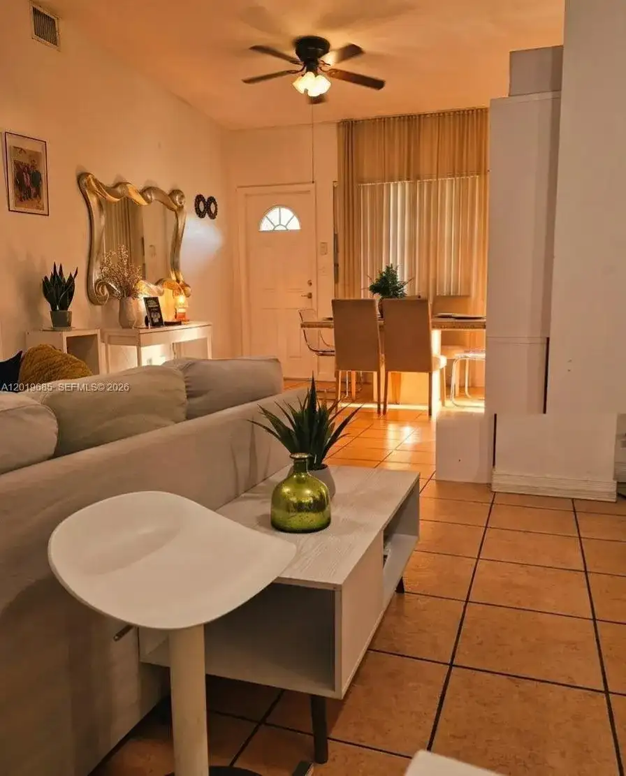 571 NE 172nd St, North Miami Beach FL 33162 photo 2