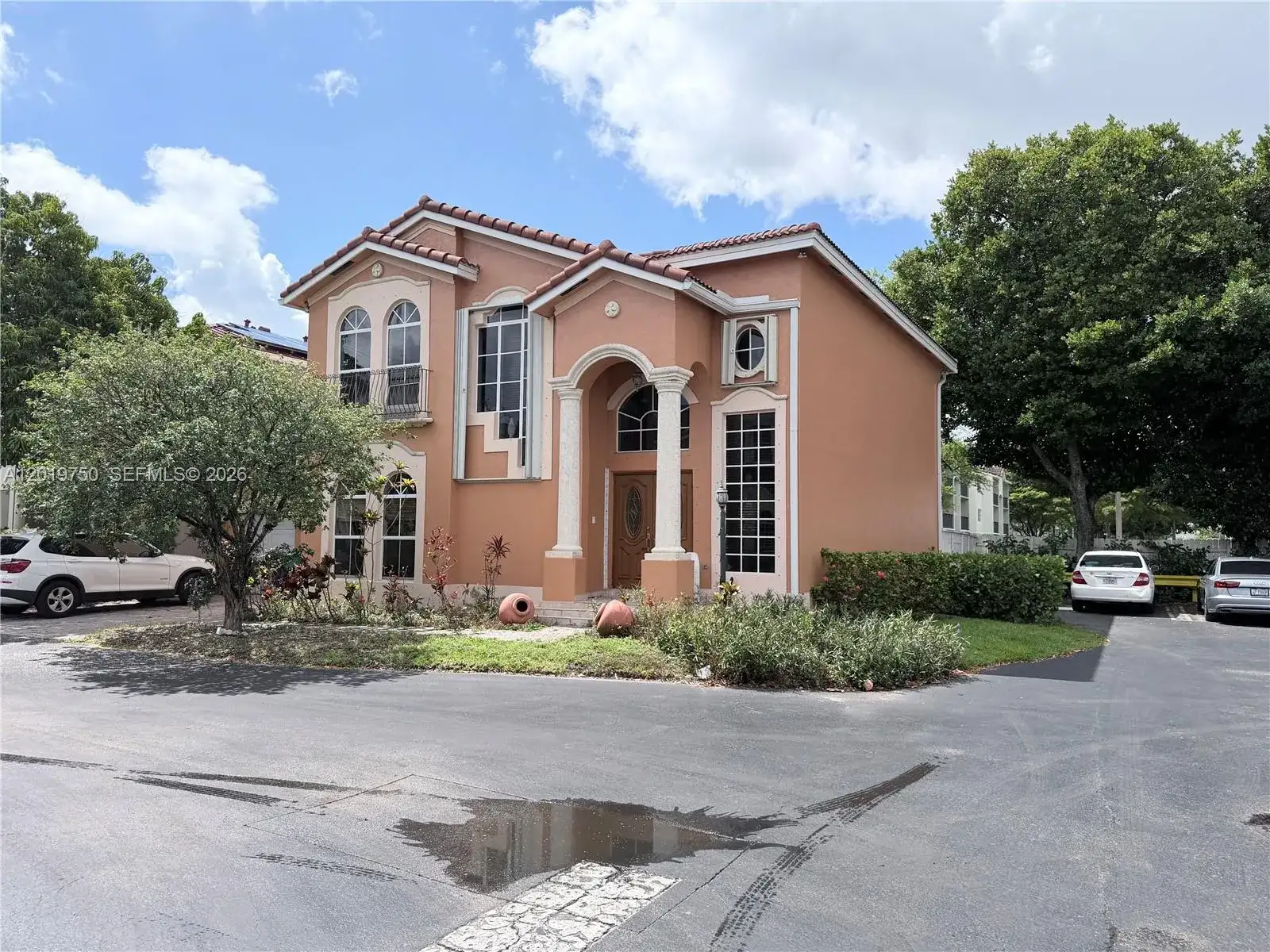 10824 NW 51st Ln, Doral FL 33178 photo 2