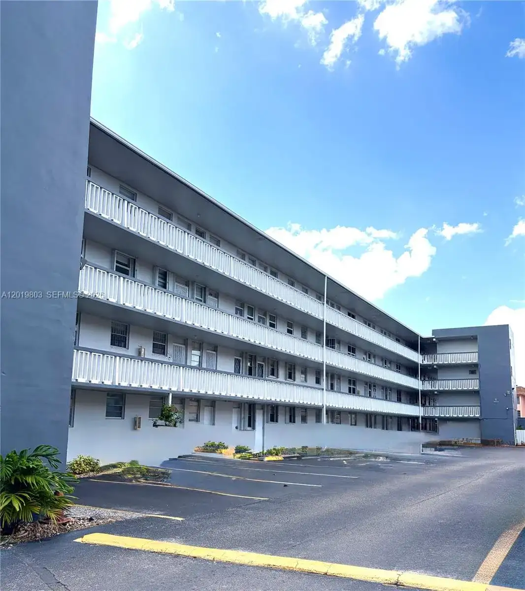 18601 NE 14th ave # 301, Miami FL 33179 photo 2