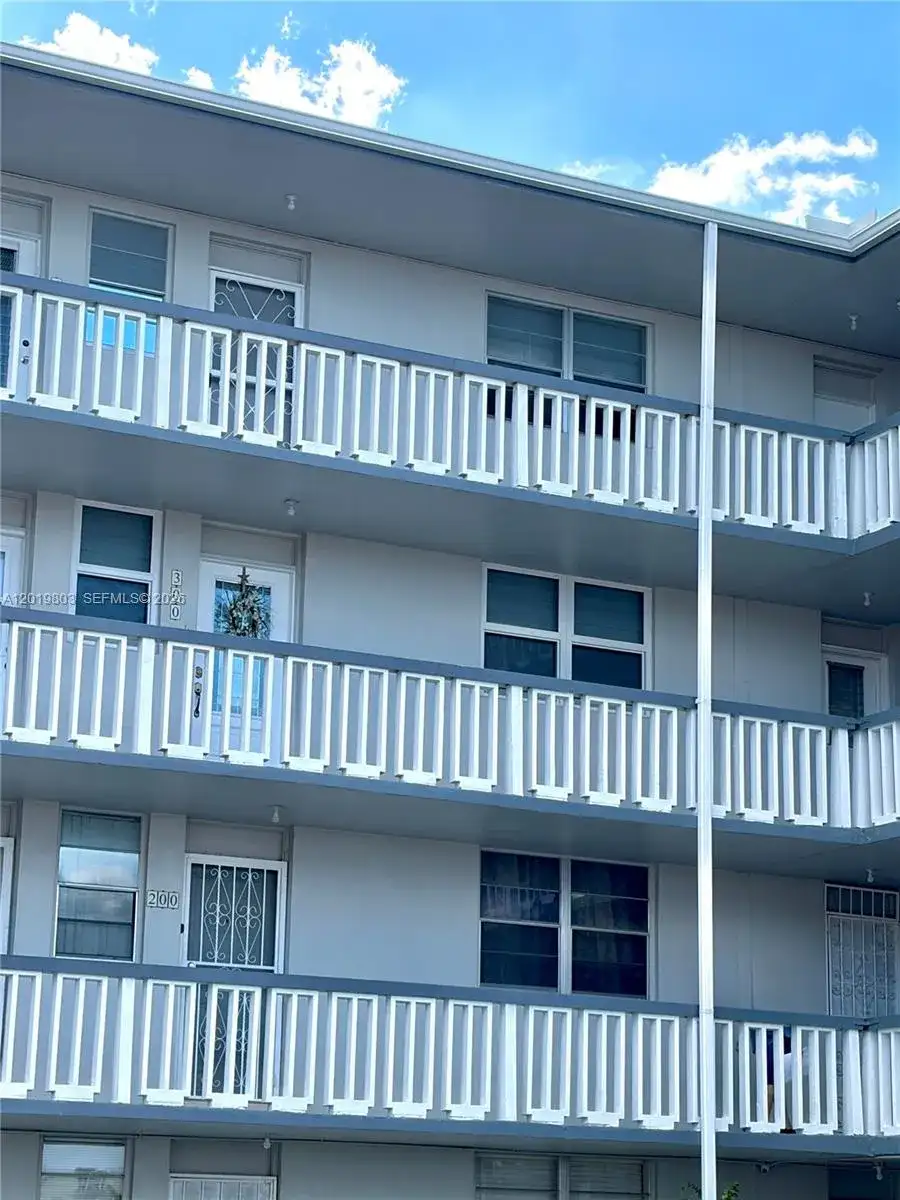 18601 NE 14th ave # 301, Miami FL 33179 photo 3