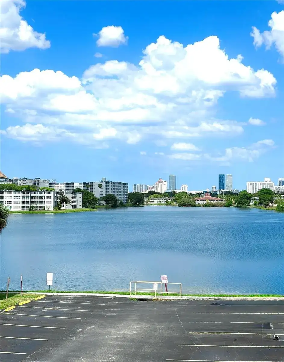 18601 NE 14th ave # 301, Miami FL 33179 photo 4
