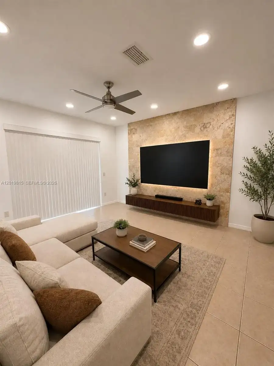1820 SW 89th Ter, Miramar FL 33025 photo 4