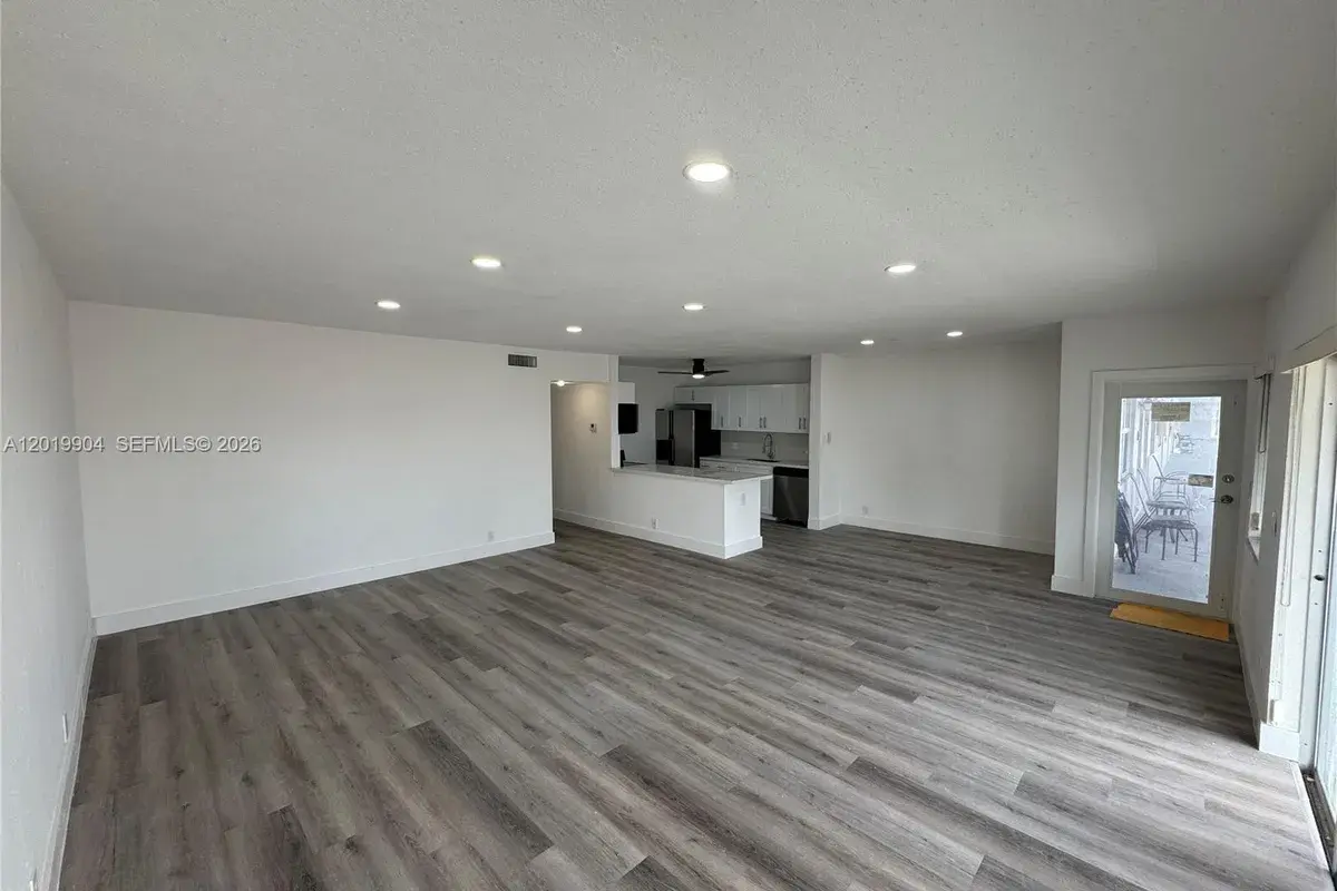 630 Layne Blvd # 211, Hallandale Beach FL 33009