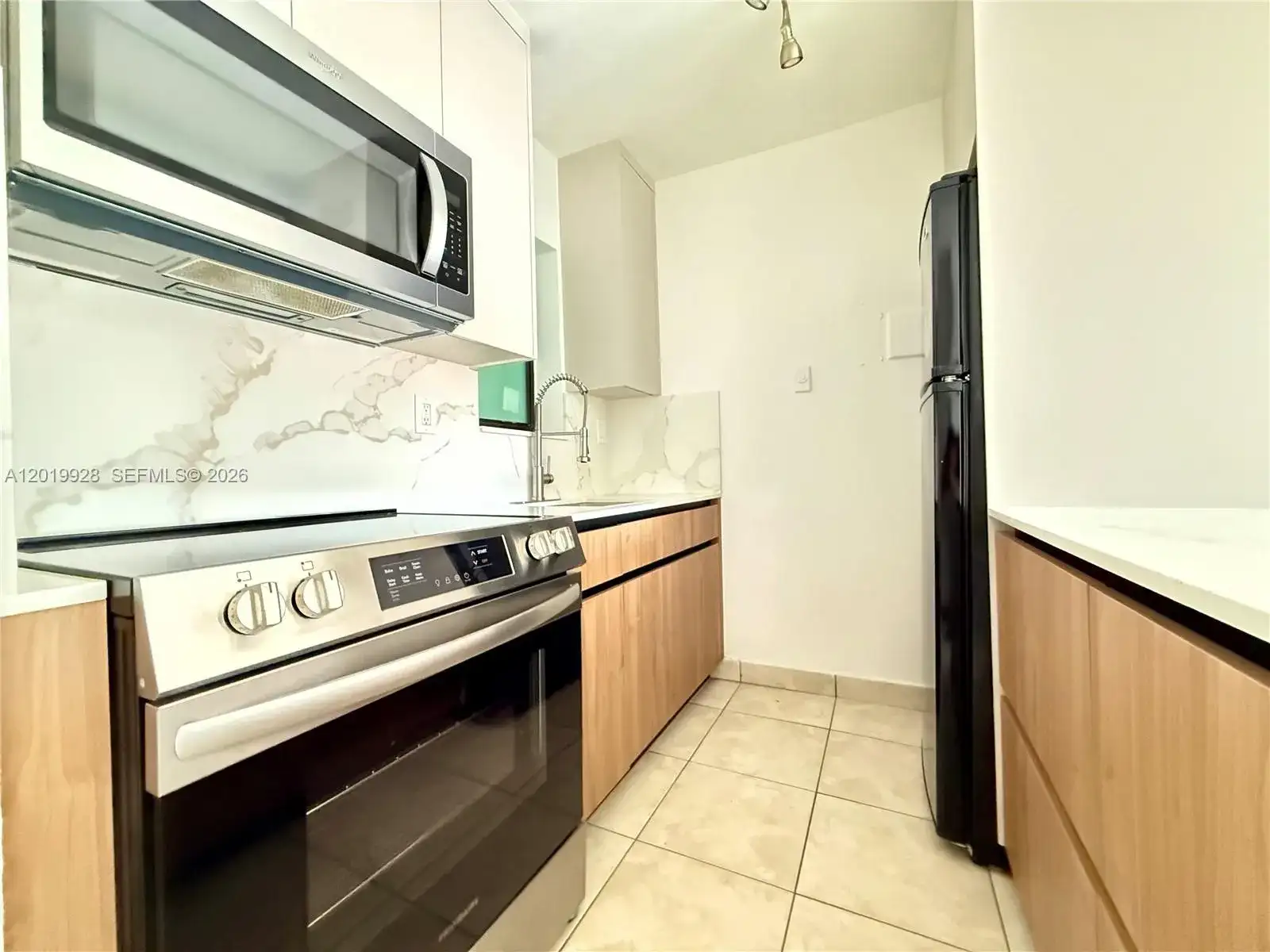 1530 SW 2nd St # 304, Miami FL 33135 photo 2