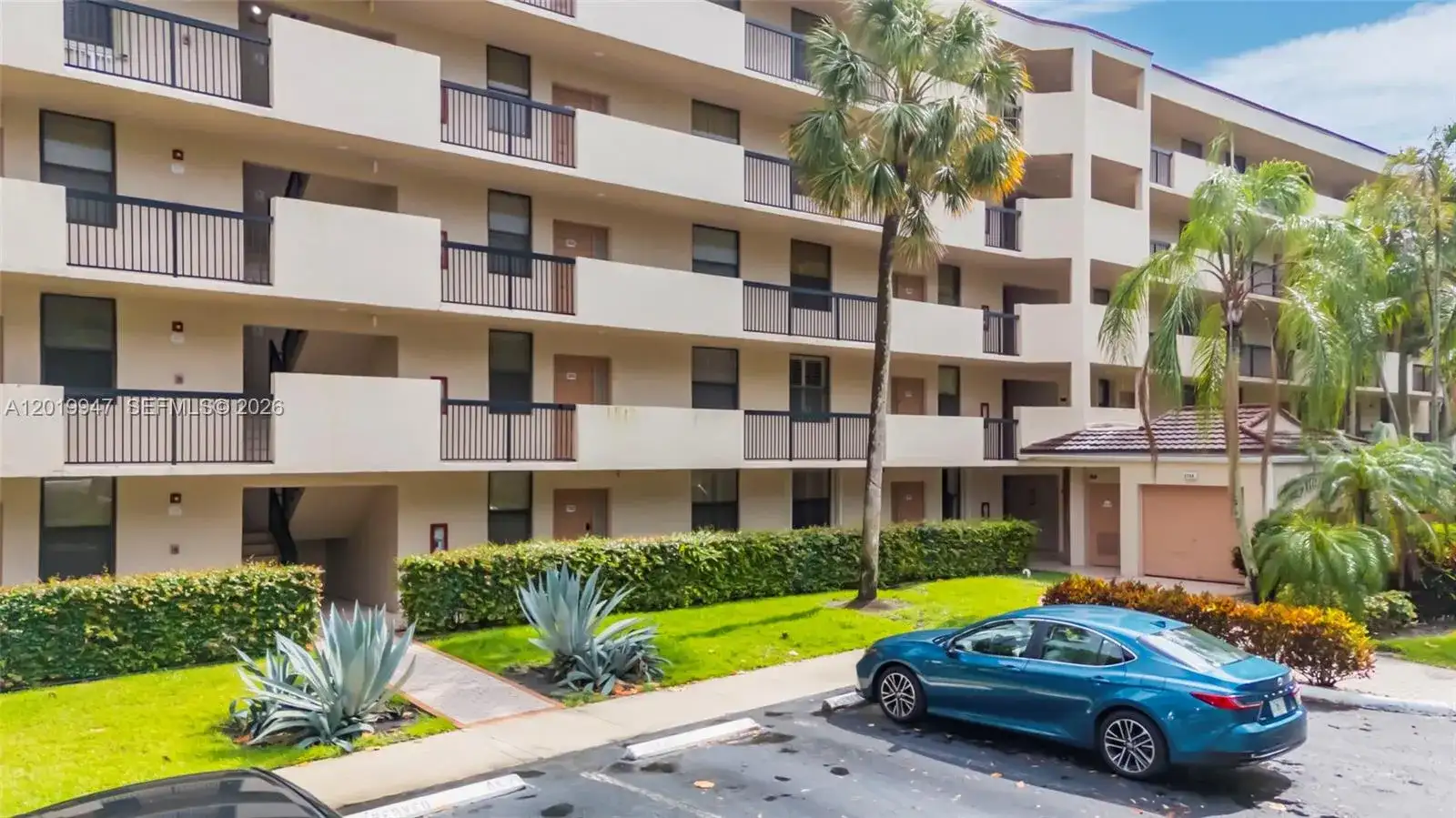 2768 Carambola Cir S # 401, Coconut Creek FL 33066 photo 3