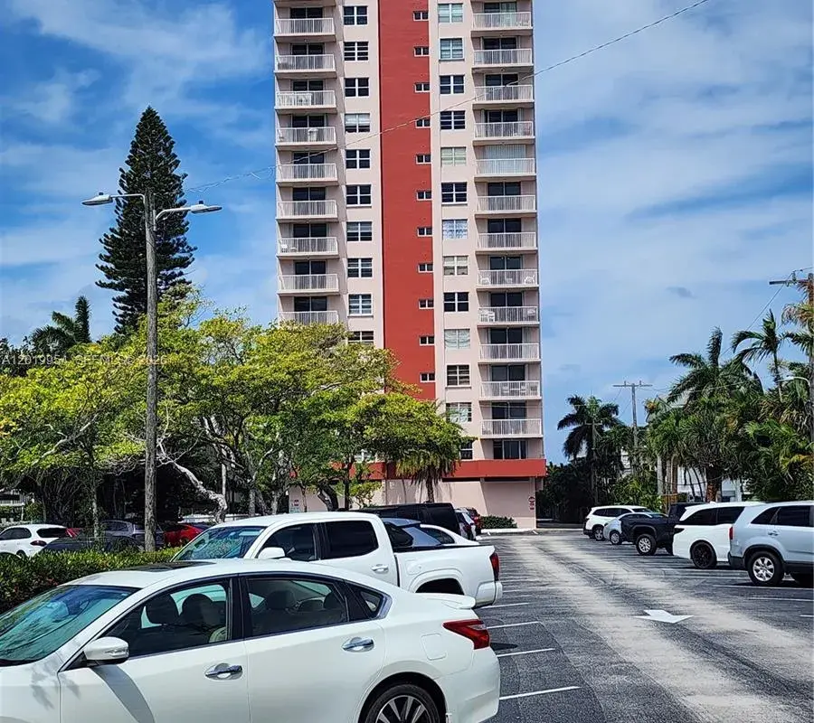 3161 S Ocean Dr # 903, Hallandale Beach FL 33009