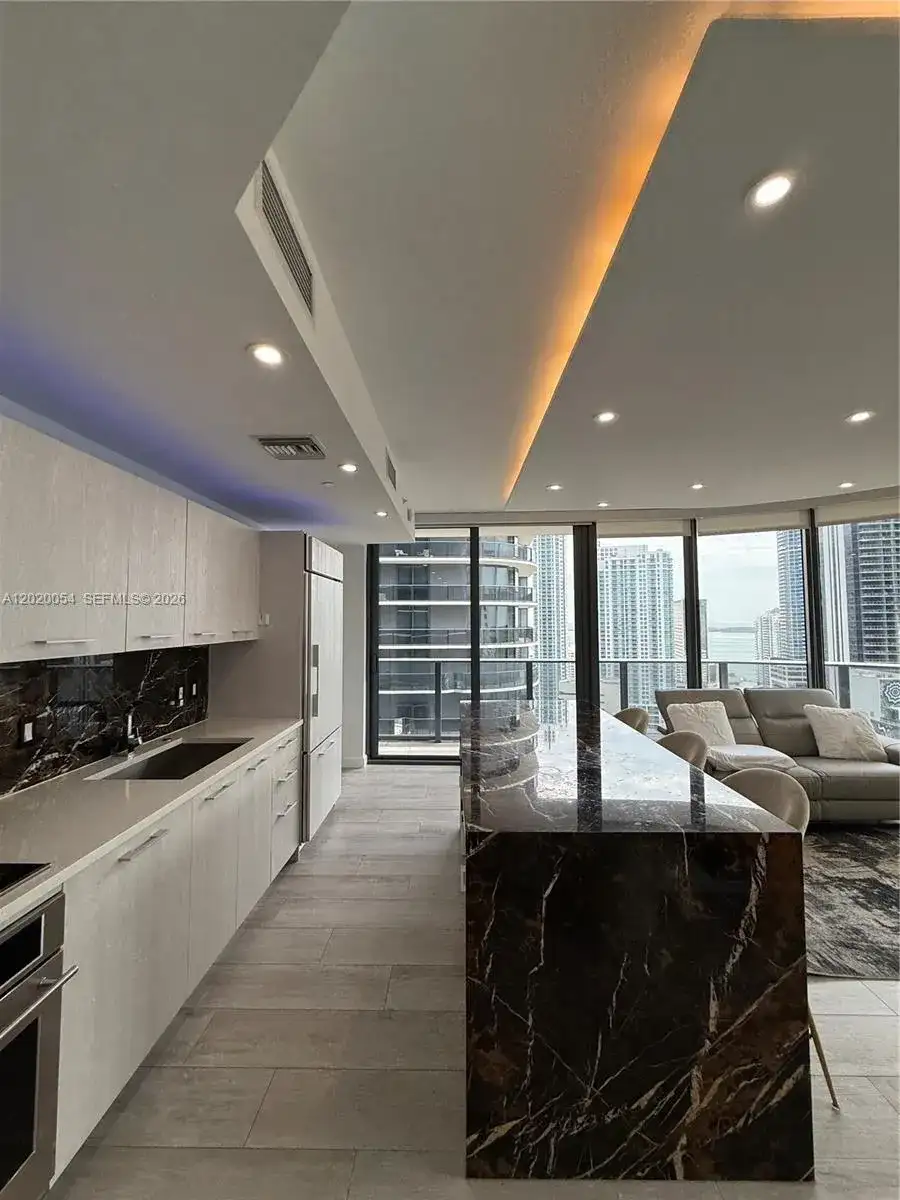 55 SW 9th St # 2703, Miami FL 33130 photo 4