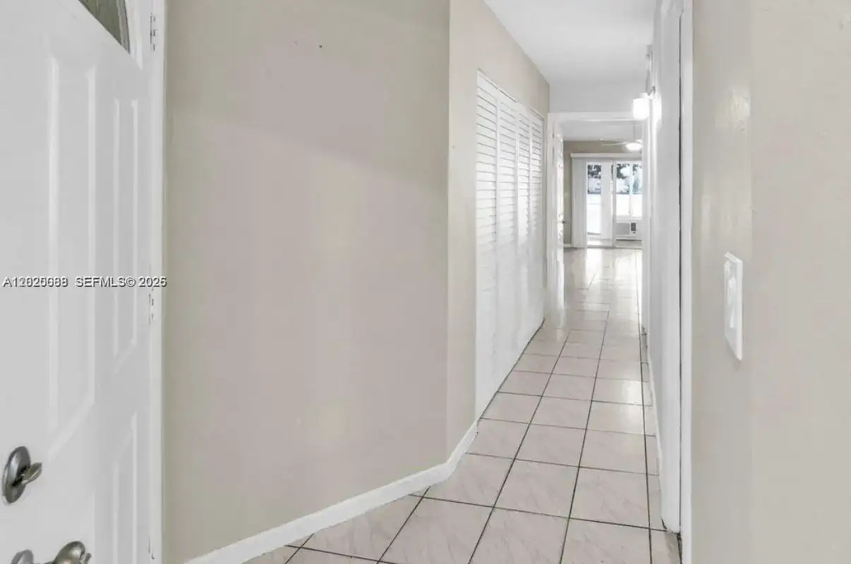 18801 NE 2nd Ave # 1006, Miami FL 33179 photo 4