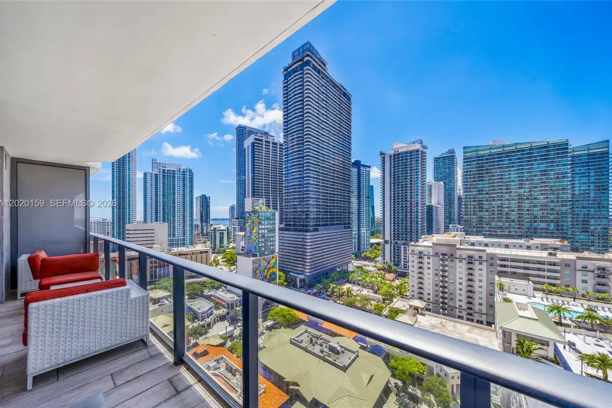 55 SW 9th St # 1804, Miami FL 33130