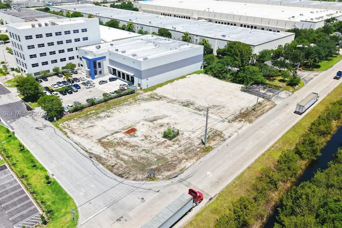 11501 NW 124th St, Medley FL 33178