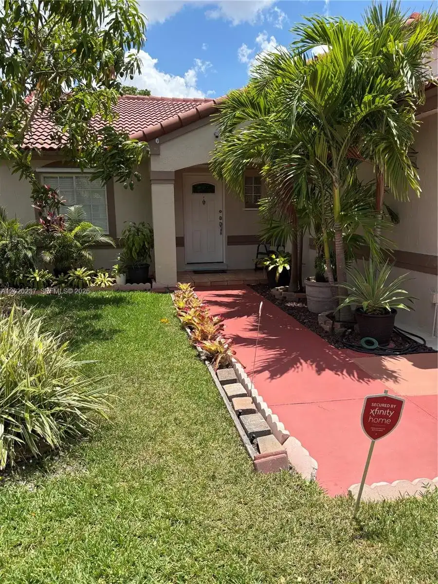 15844 SW 82nd St # b, Miami FL 33193