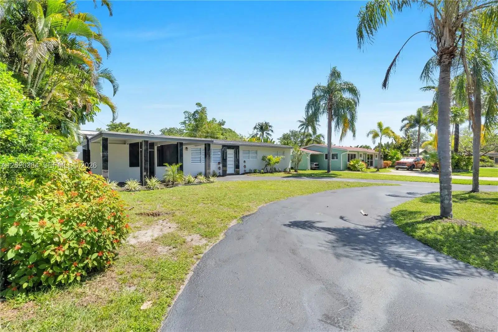 317 NW 27th St, Wilton Manors FL 33311 photo 2