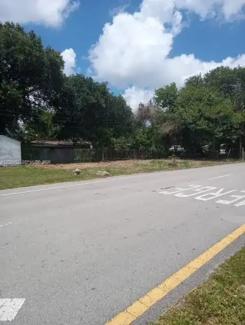 2410 NW 167 St, Miami Gardens FL 33056 photo 4