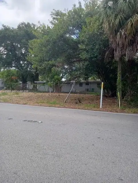 2410 NW 167 St, Miami Gardens FL 33056 photo 5