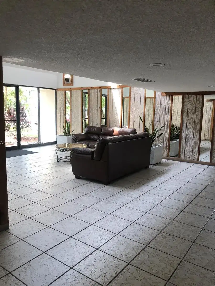 210 Lakeview Dr # 207, Weston FL 33326 photo 3