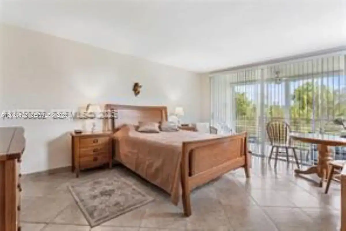 3800 Oaks Clubhouse Dr # 307, Pompano Beach FL 33069 photo 4
