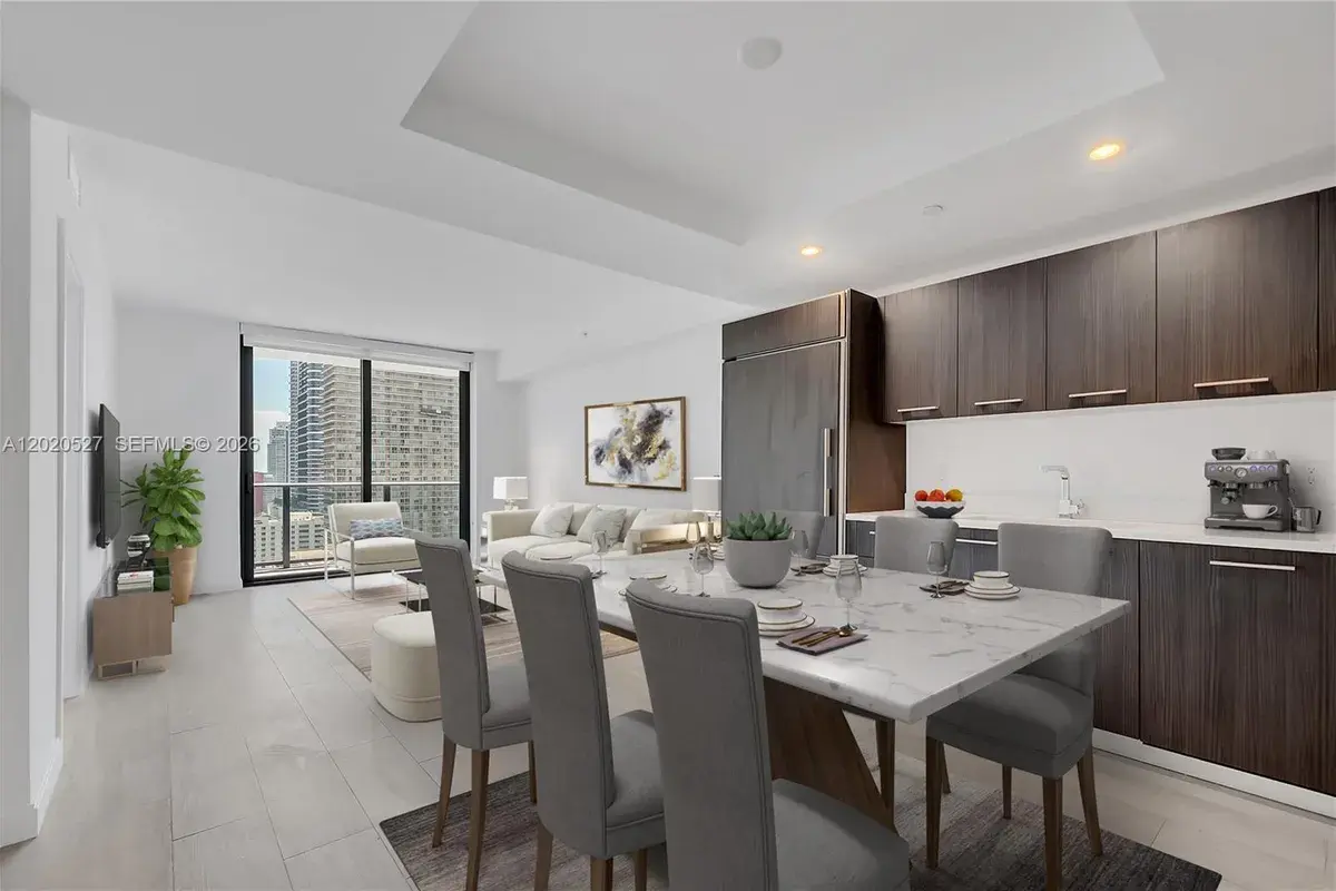 45 SW 9th St # 2105, Miami FL 33130