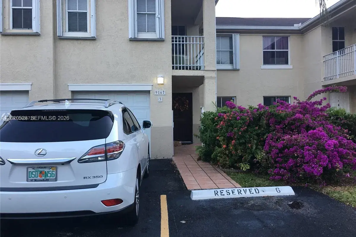 9167 Fontainebleau Blvd # 3, Miami FL 33172