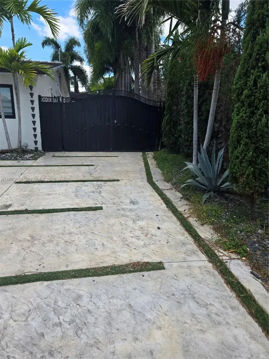 1730 SW 93rd Ct, Miami FL 33165 photo 2
