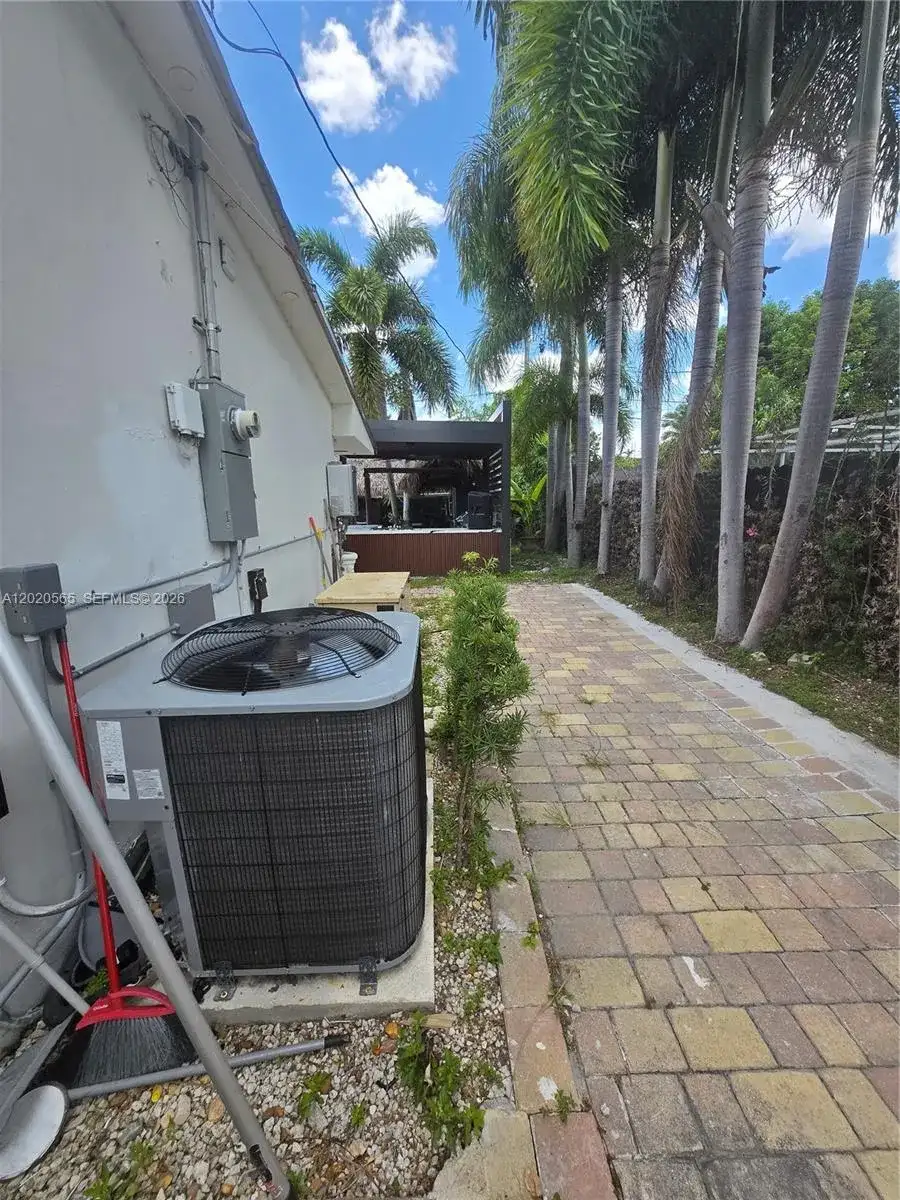 1730 SW 93rd Ct, Miami FL 33165 photo 5