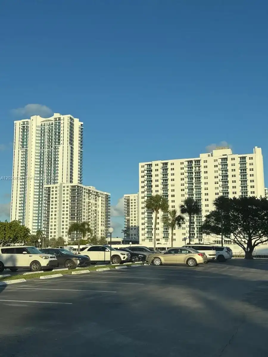 800 Parkview Dr # 406, Hallandale Beach FL 33009