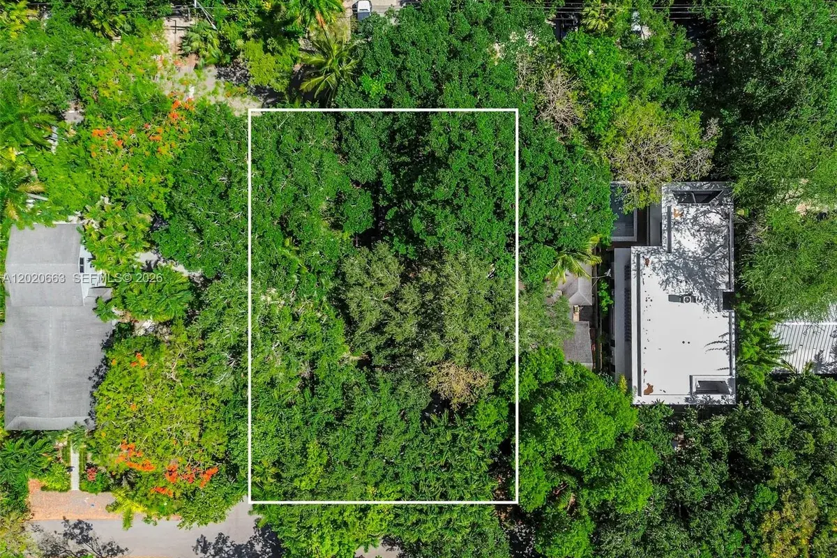 3595 Avocado Ave, Miami FL 33133