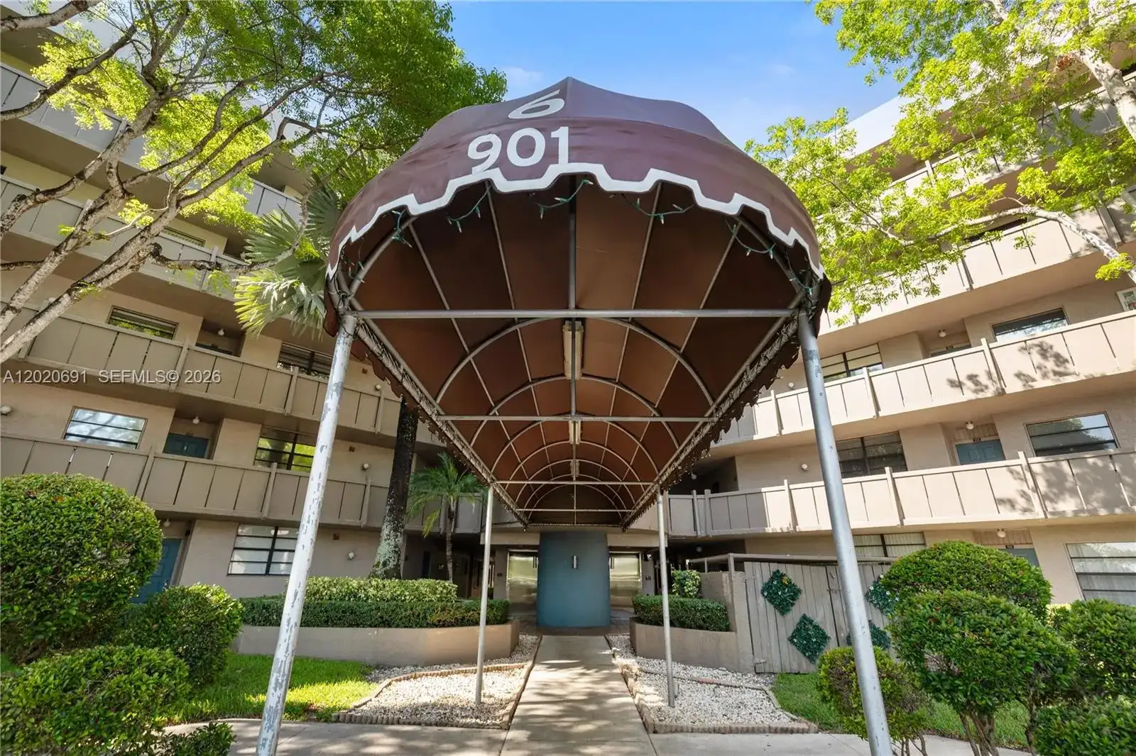 901 Colony Point Cir # 521, Pembroke Pines FL 33026 photo 2