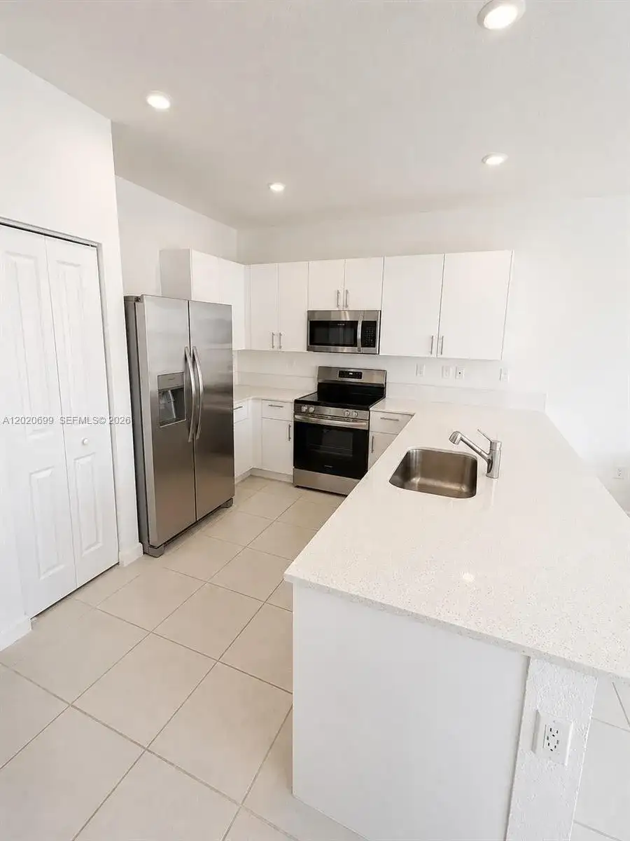2840 SE 26th Ter, Homestead FL 33035 photo 2