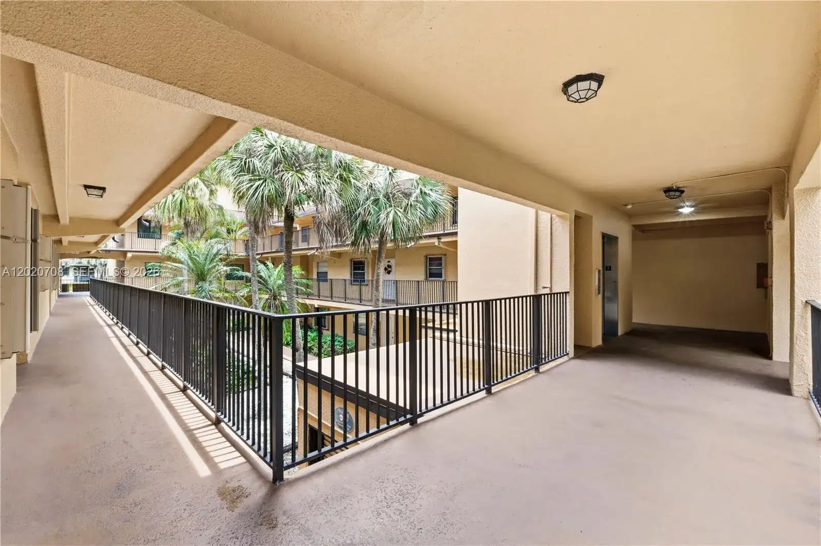 430 Commodore Dr # 213, Plantation FL 33325 photo 5