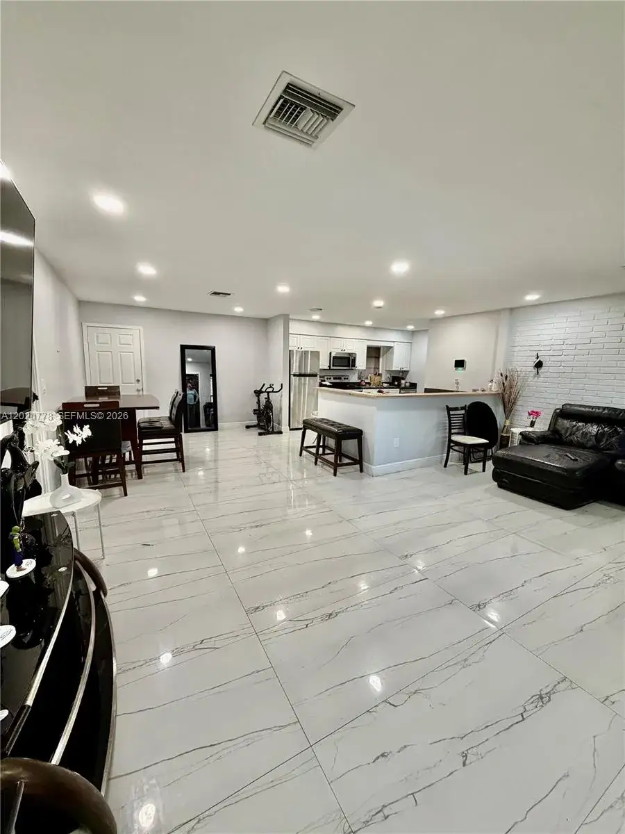 518 NW 47th Ct, Oakland Park FL 33309