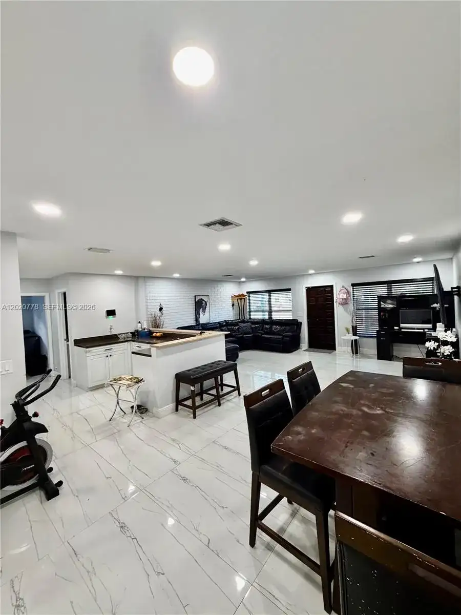 518 NW 47th Ct, Oakland Park FL 33309 photo 5