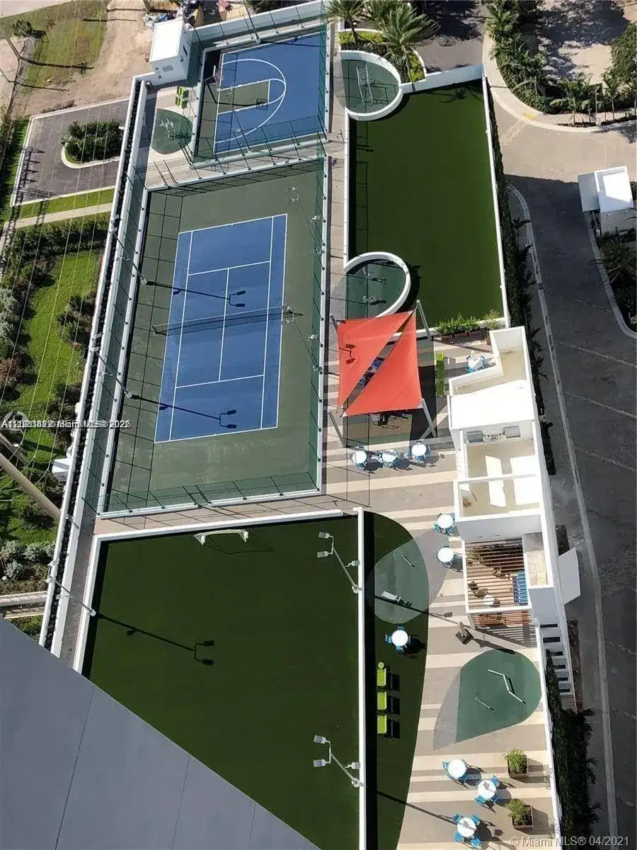 16385 Biscayne Blvd, North Miami Beach FL 33160 photo 2