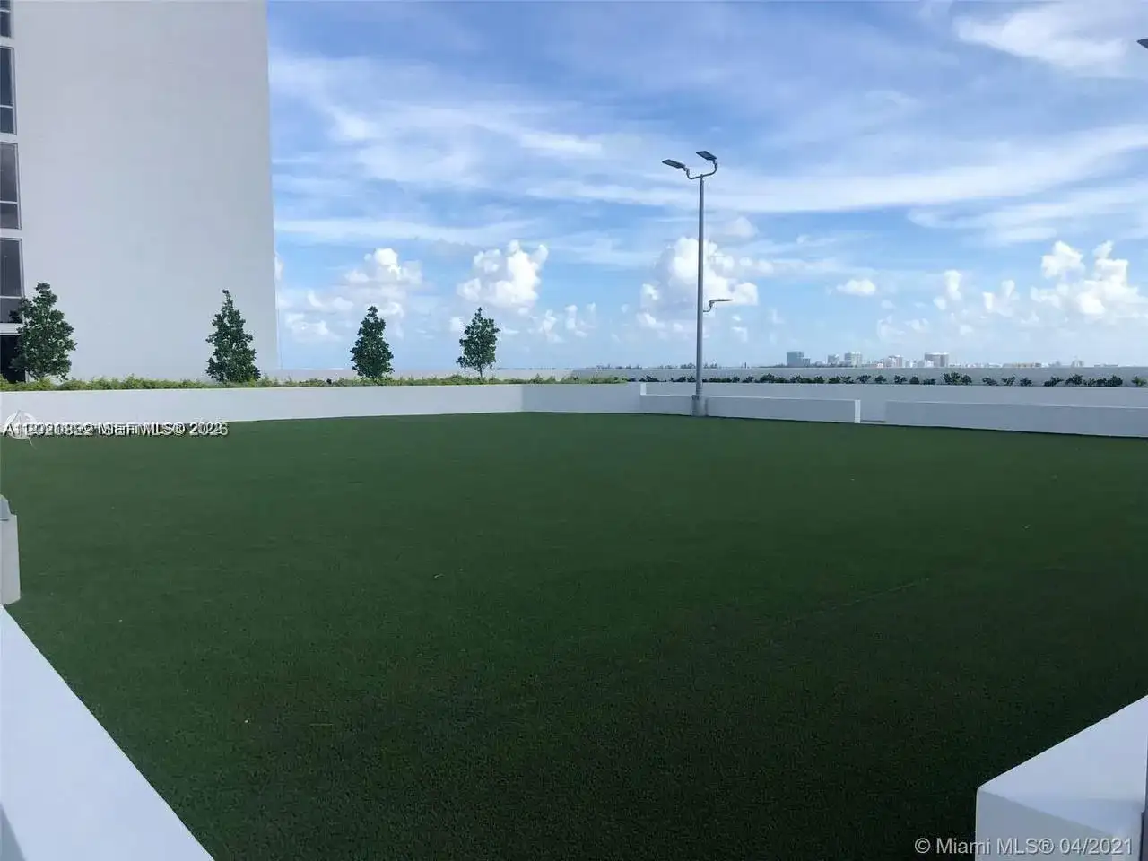 16385 Biscayne Blvd, North Miami Beach FL 33160 photo 4