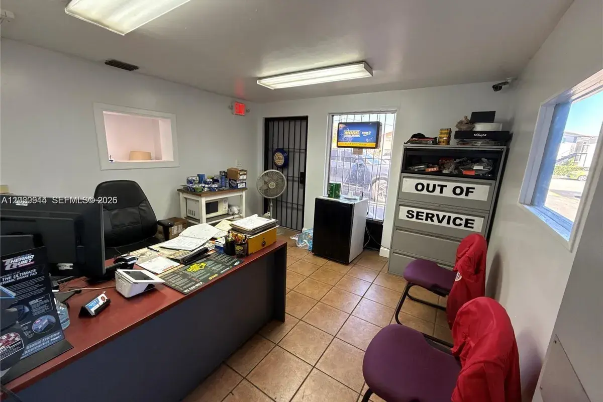1750 W 41st St, Hialeah FL 33012