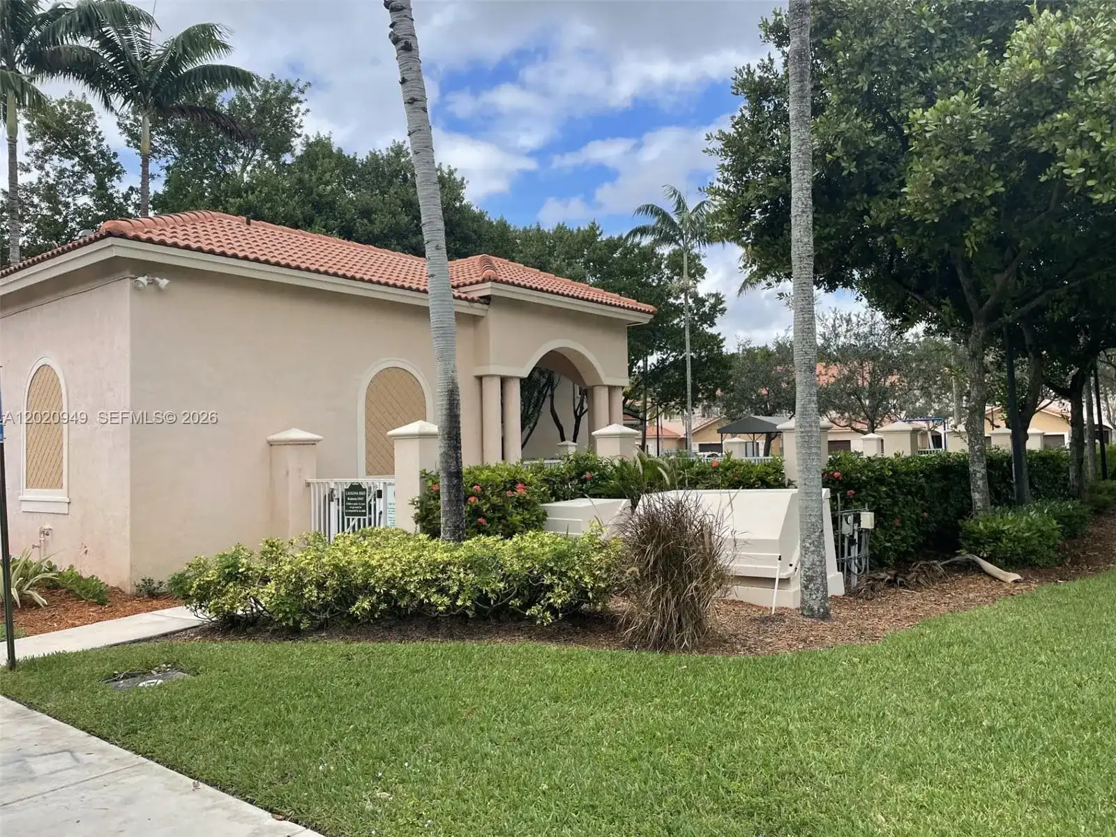 8835 S Isles Cir # 8835, Tamarac FL 33321 photo 3