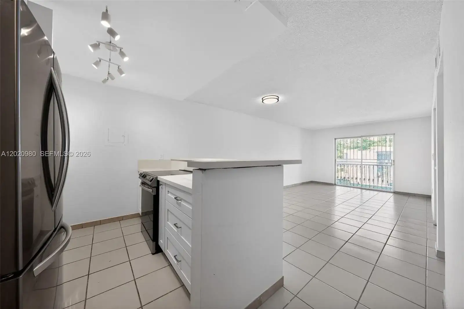145 SW 30TH CT # B208, Miami FL 33135 photo 2
