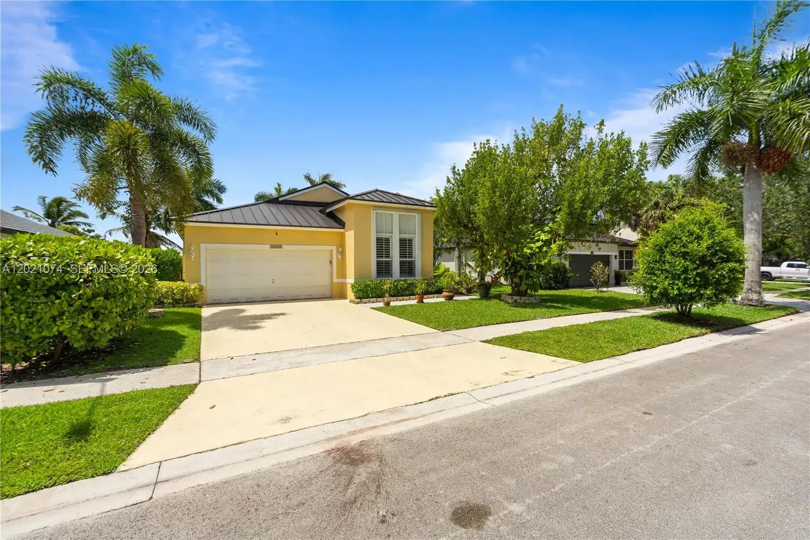 16350 SW 11th St, Pembroke Pines FL 33027 photo 2