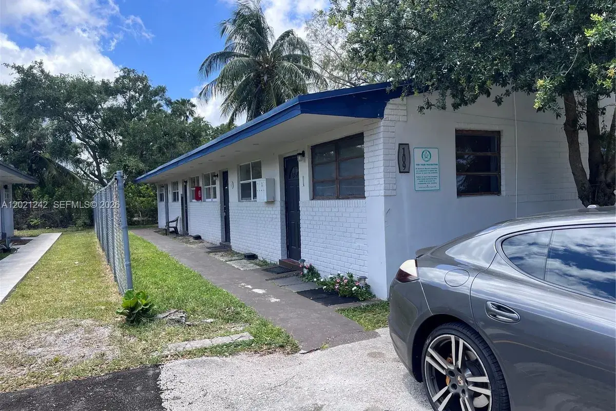 109 NW 14th Way # 4, Dania Beach FL 33004