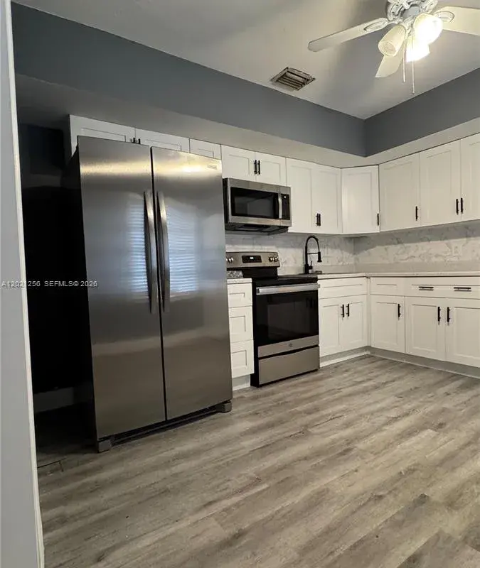 820 SE 12th St # 1, Fort Lauderdale FL 33316
