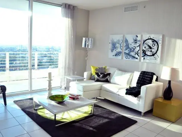 110 SW 12th St # 707, Miami FL 33130