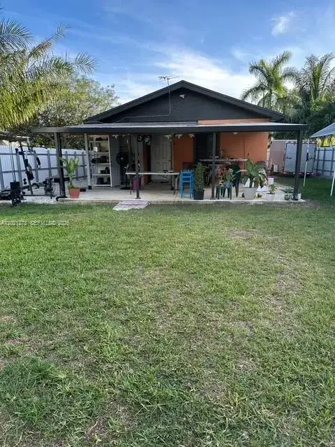 320 NW 2nd St, Florida City FL 33034 photo 2