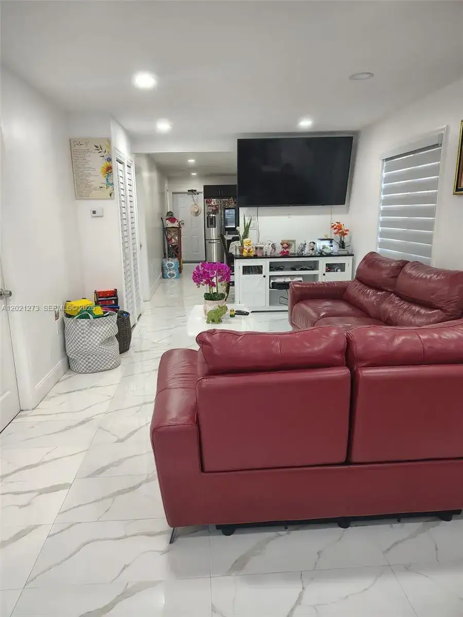 320 NW 2nd St, Florida City FL 33034 photo 5