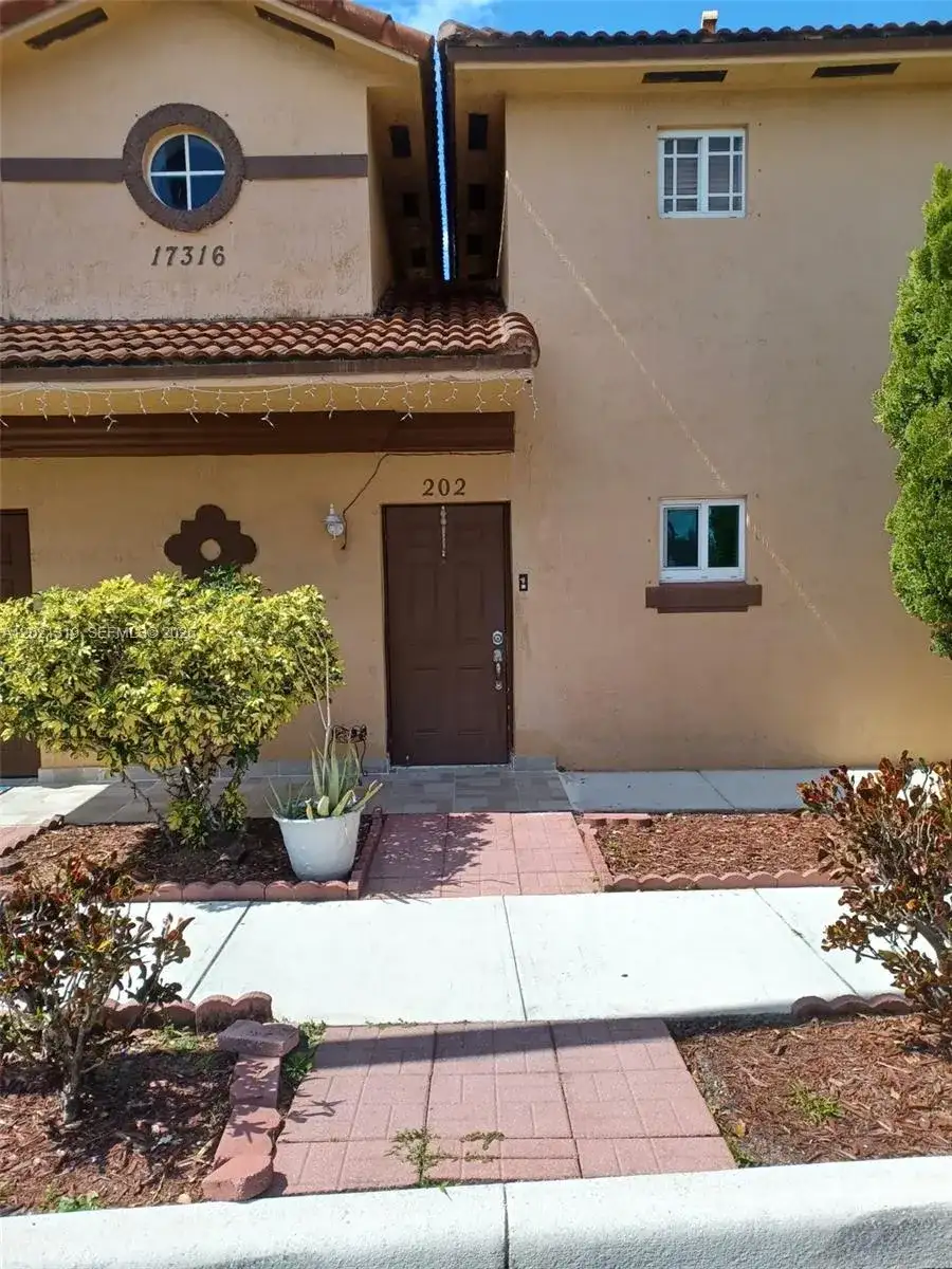 17316 NW 74th Ave # 202, Hialeah FL 33015 photo 2