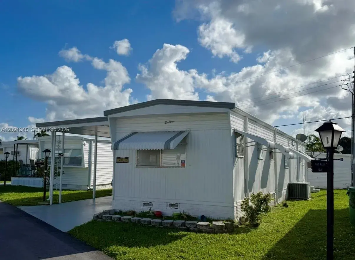 1332 S 33 AVE, Hollywood FL 33021