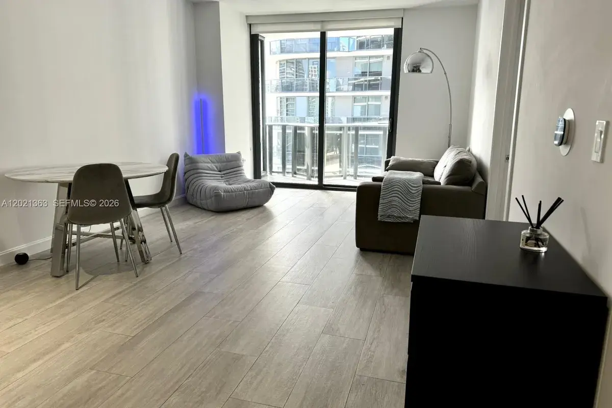 45 SW 9th St # 3107, Miami FL 33130