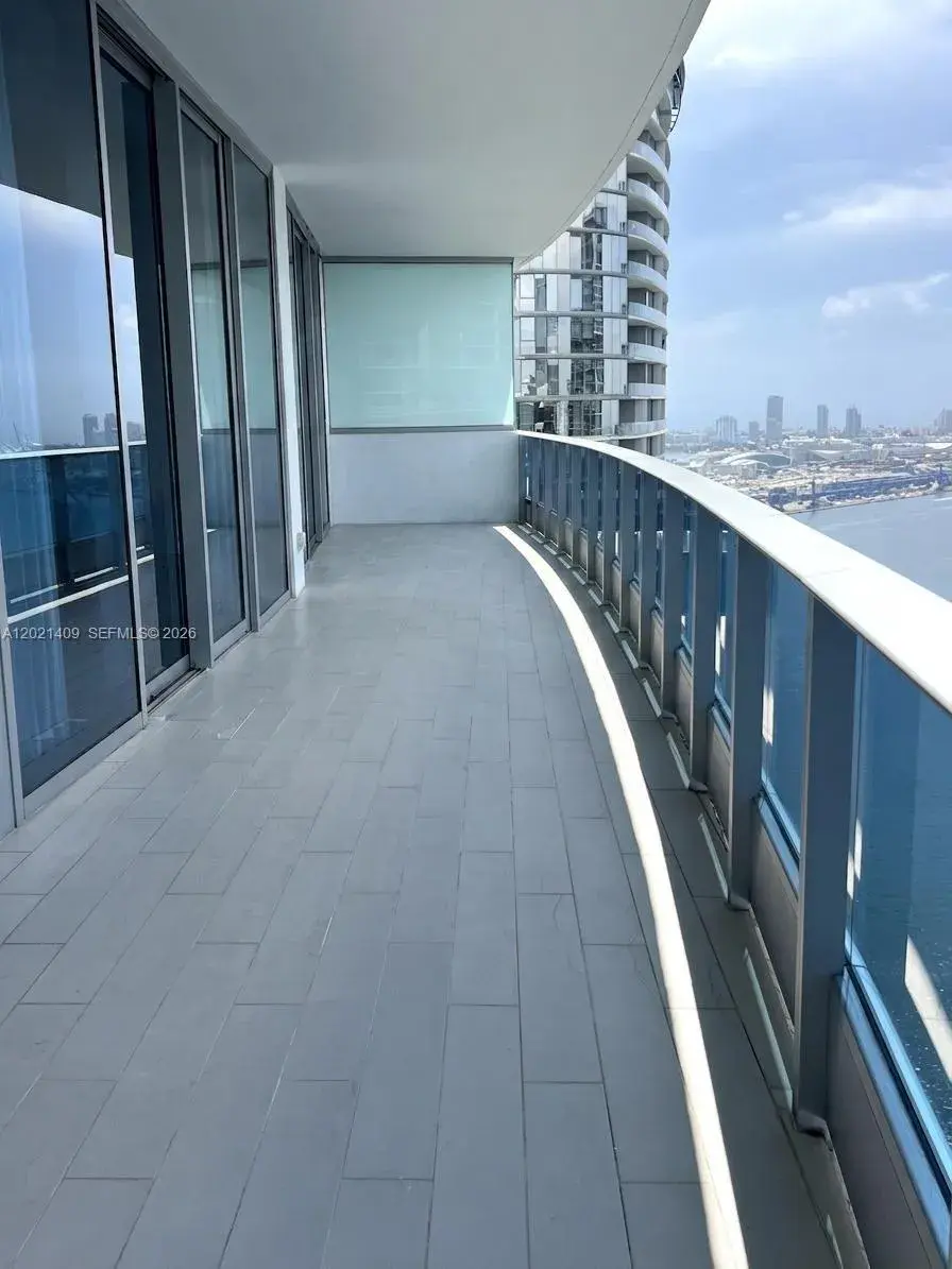 200 Biscayne Boulevard Way # 5004, Miami FL 33131